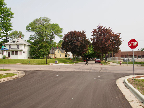 Queen Ave. N. and Plymouth intersection