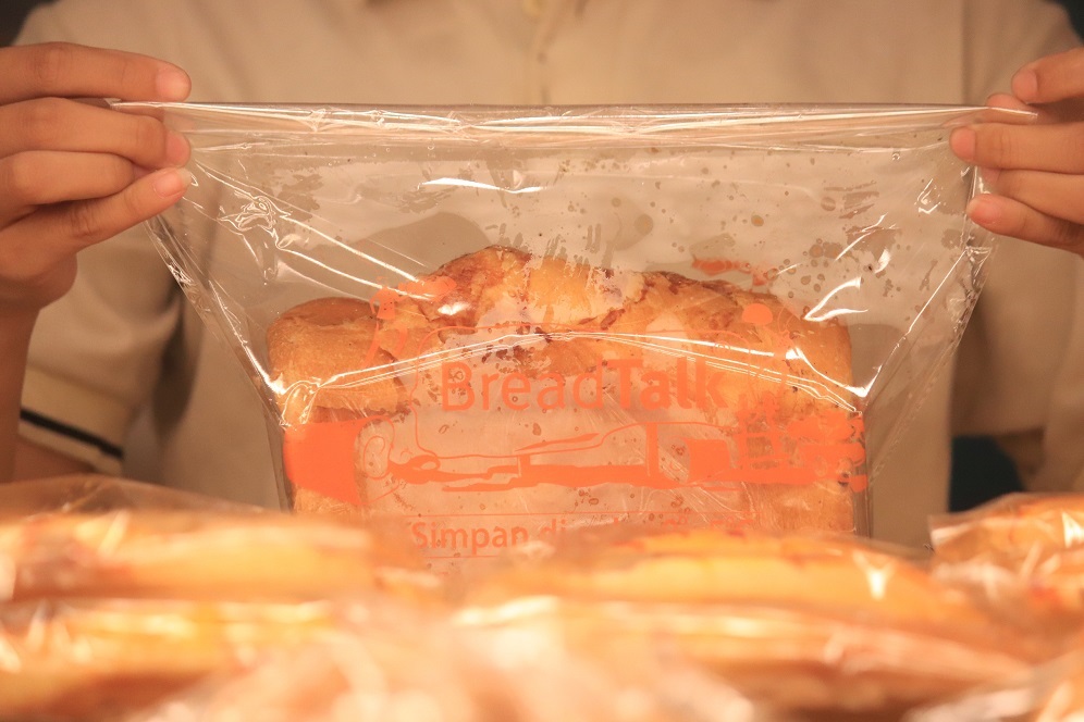 Bread in plastic bag - food defense - unsplash